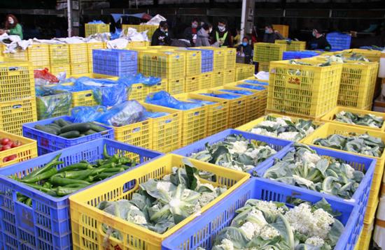 深圳的“菜篮子”如何进行疫情防控？监测体温、消杀清洁、保供稳价......